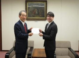 写真：2021年秋採用奨学生証書授与式の様子